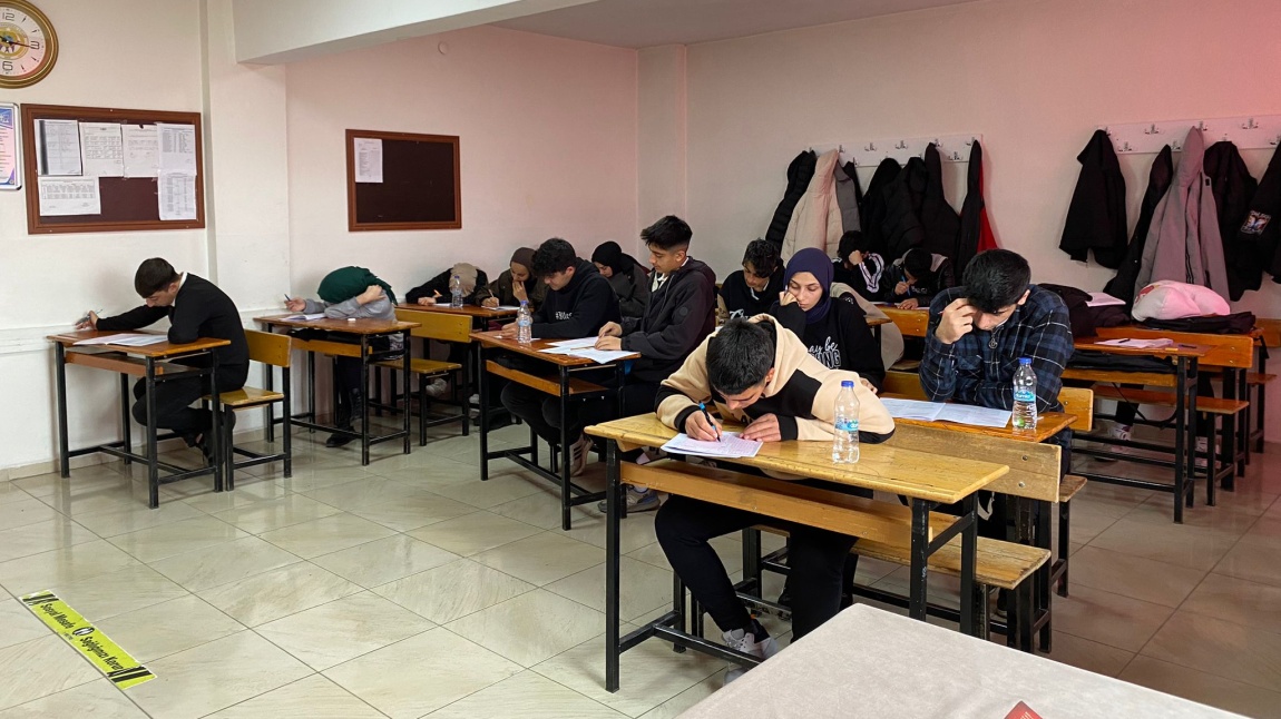 12. Sınıf Öğrencileri İçin  TYT Denemesi Yapıldı 